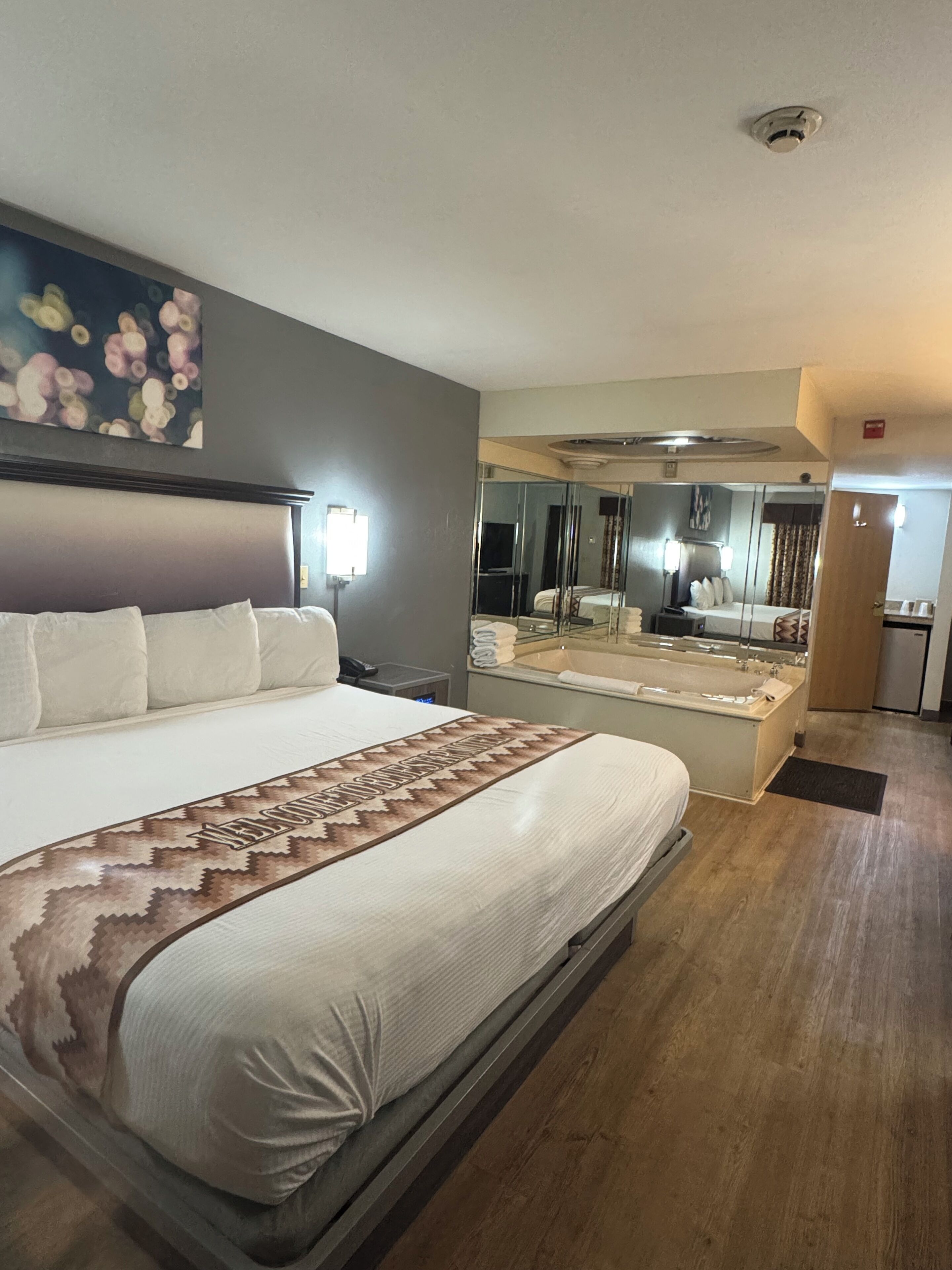 Deluxe Room | Iron/ironing board, free WiFi, bed sheets