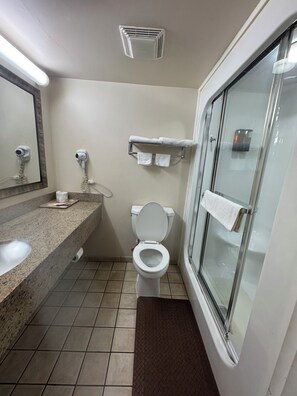 Combined shower/tub, towels - Bluestar Motel (Chicago Ridge)