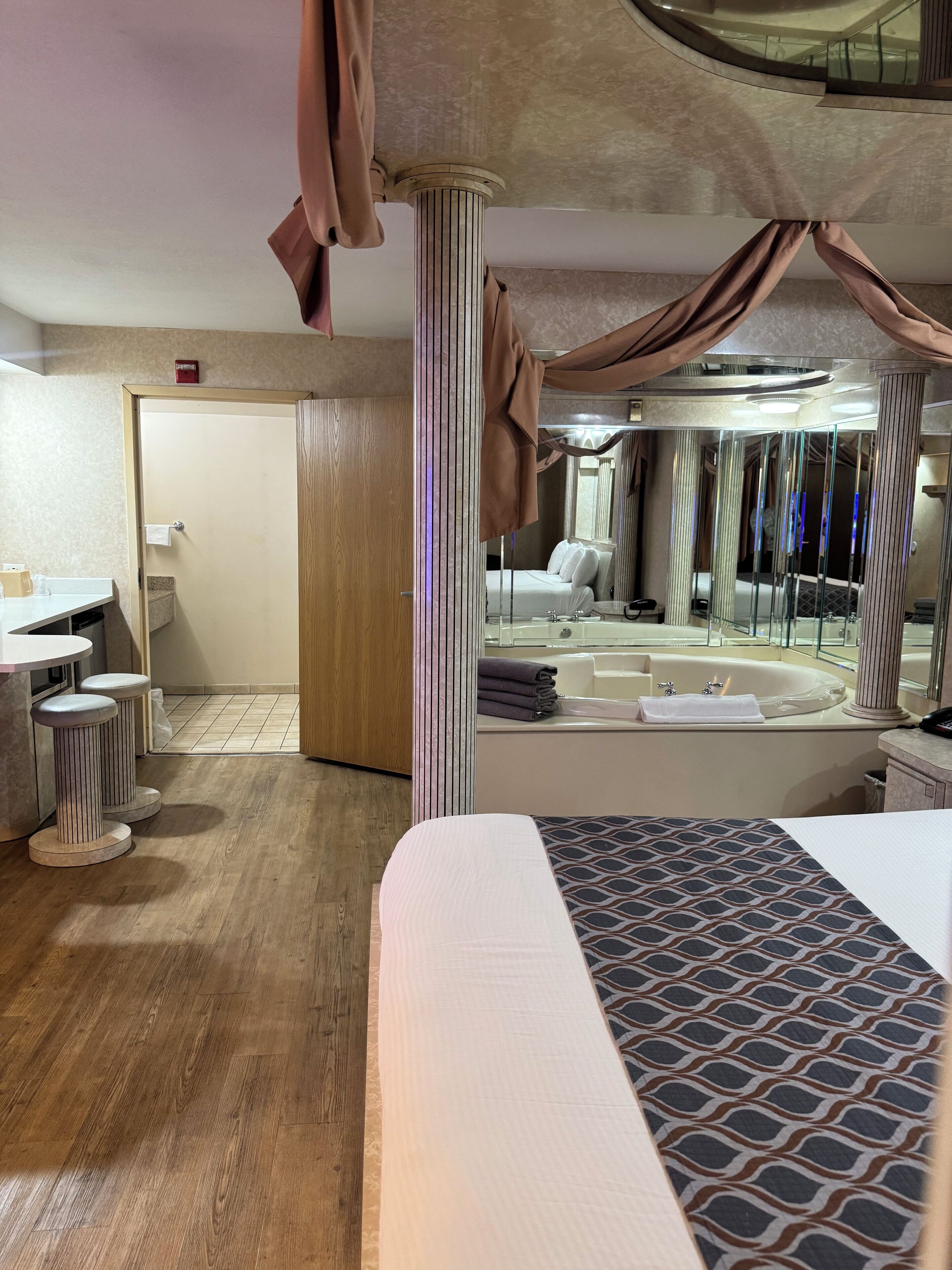 Royal Room | Iron/ironing board, free WiFi, bed sheets