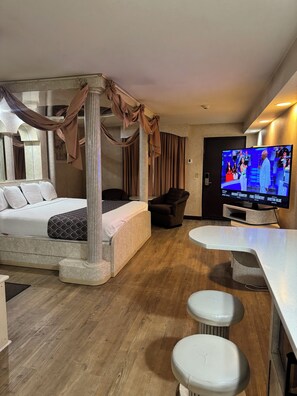 Iron/ironing board, free WiFi, bed sheets - Bluestar Motel (Chicago Ridge)