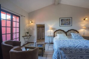 6 Schlafzimmer, Zimmersafe, Bügeleisen/Bügelbrett, kostenloses WLAN