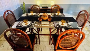 Dining - Tropical Mid-Century Modern B&B in Merida's Centro Historico, Verde (Mérida)