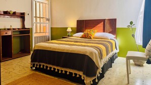 Room - Tropical Mid-Century Modern B&B in Merida's Centro Historico, Verde (Mérida)