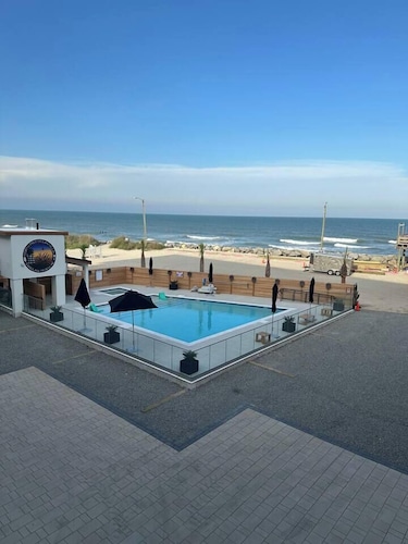 Pier View Luxe Retreat:New Condo  3BR 2BA Elevator