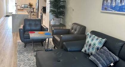 Pier View Luxe Retreat:New Condo 3BR 2BA Elevator