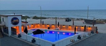 Pier View Luxe Retreat:New Condo 3BR 2BA Elevator