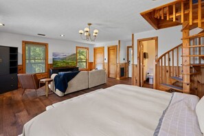 1 bedroom, desk, iron/ironing board, WiFi