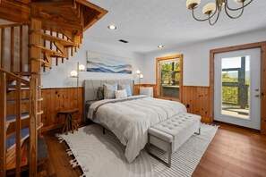 1 bedroom, desk, iron/ironing board, WiFi