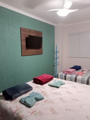 2 chambres, fer et planche à repasser, Wi-Fi, draps fournis