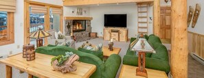 Smart TV, fireplace, DVD player, books - 3bed/2bath, mountain views, hot tub, free shuttle (Crested Butte)