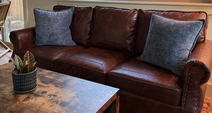 Charming studio w/AC & WiFi in Ballard. Centrally located in wine country.