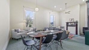 House, 3 Bedrooms | In-room dining - Colonial Bank Motel (Omeo)