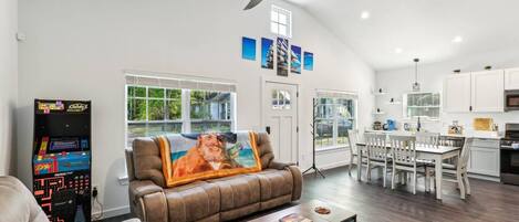 Smart-TV, peis, videospill og DVD-spiller