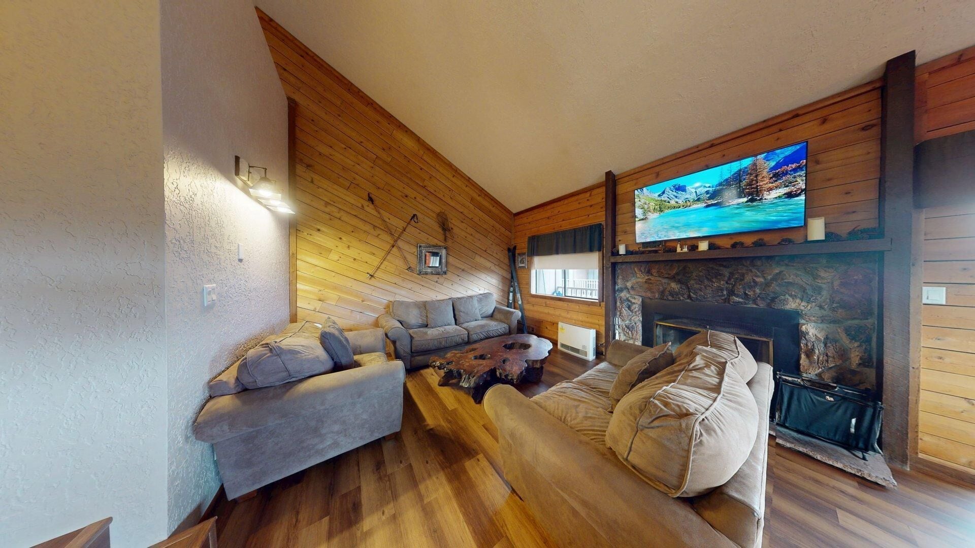 Télévision, cheminée