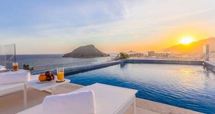 Award-winning hotel by the sea!