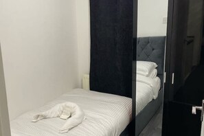 3 bedrooms, desk, iron/ironing board, travel crib