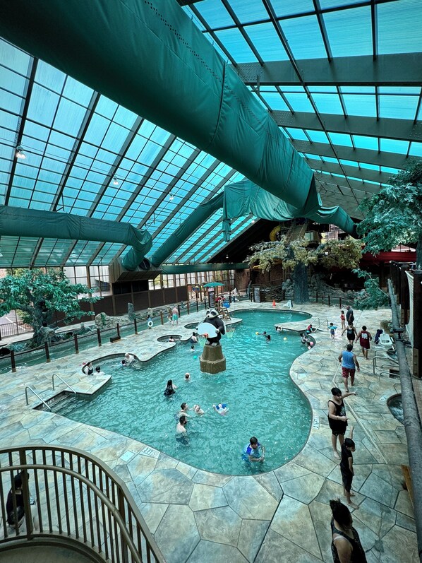Piscine couverte, piscine extérieure