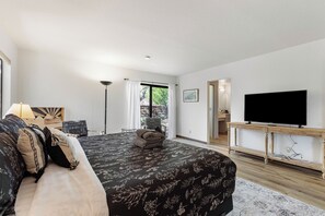 3 habitaciones, escritorio, tabla de planchar con plancha y wifi gratis