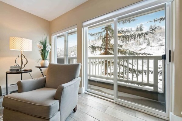 TV, fireplace - Saint James Place 333 (Beaver Creek)