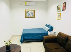 2 habitaciones, tabla de planchar con plancha, wifi y ropa de cama