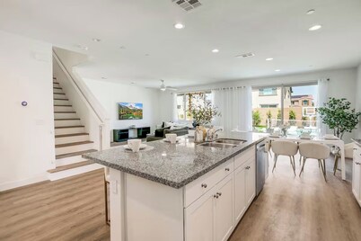 Charming 7-bedroom house Pickleball+Spa+Pool+BBall+13Beds