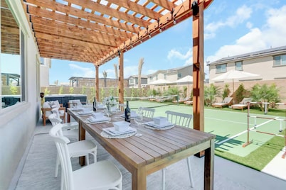 Charming 7-bedroom house Pickleball+Spa+Pool+BBall+13Beds