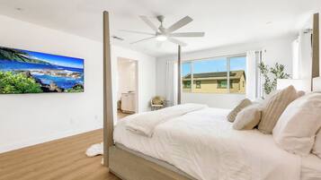 7 bedrooms, desk, iron/ironing board, travel crib