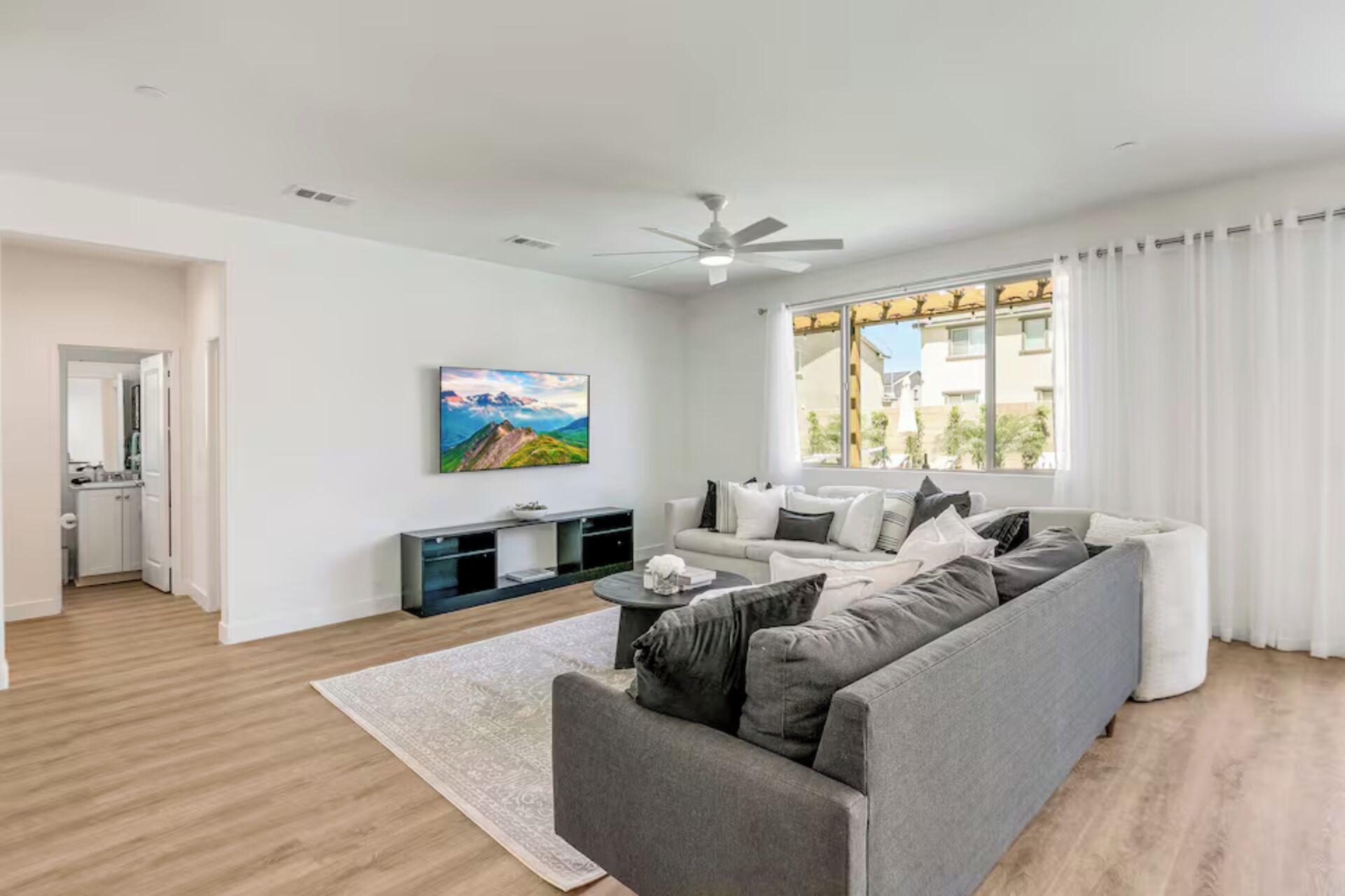 Smart TV, videojuegos, tenis de mesa y libros 