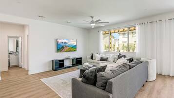 Smart TV, videojuegos, tenis de mesa y libros