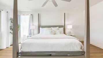 7 Schlafzimmer, Schreibtisch, Bügeleisen/Bügelbrett, Reisekinderbett