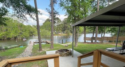 Gilligan’s Waterfront Retreat – Peaceful-Fish, Grill & Relax!