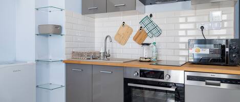 Fridge, microwave, oven, stovetop