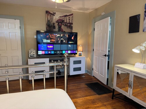 Spacious 5 Beds 4 Bath Midtown Home - Near Zoo and Liberty Bowl