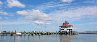 Lovely 3-bedroom house AC WiFi in the charming Cambridge,
Great Location!!!!