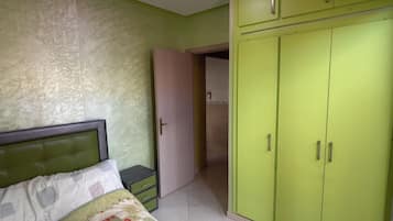 2 bedrooms, iron/ironing board, WiFi
