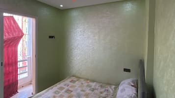 2 bedrooms, iron/ironing board, WiFi