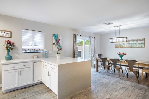 Indianola Oasis Private Pool, Outdoor Living & Old Town Access