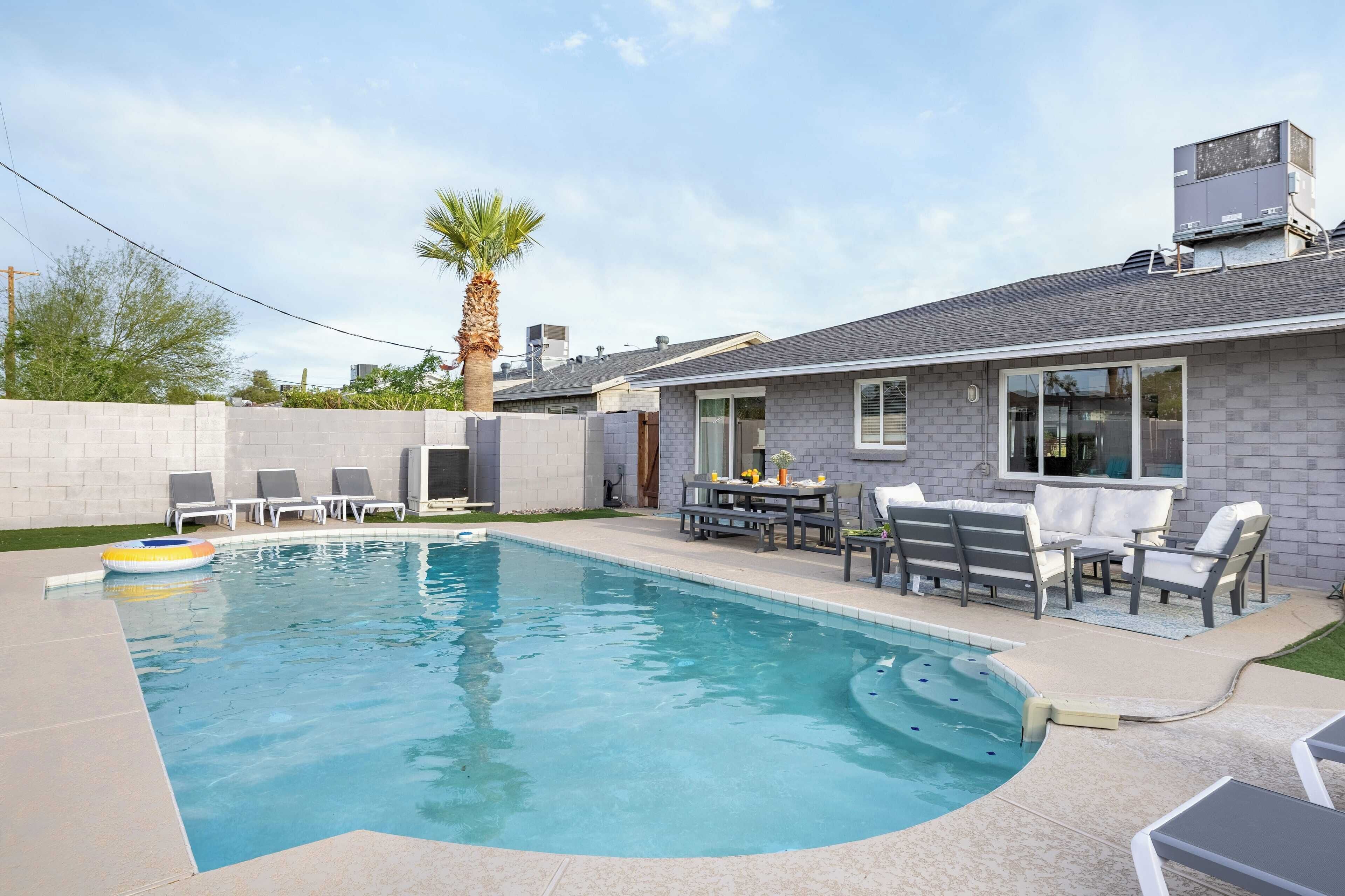 House (4 Bedrooms) | Front of property