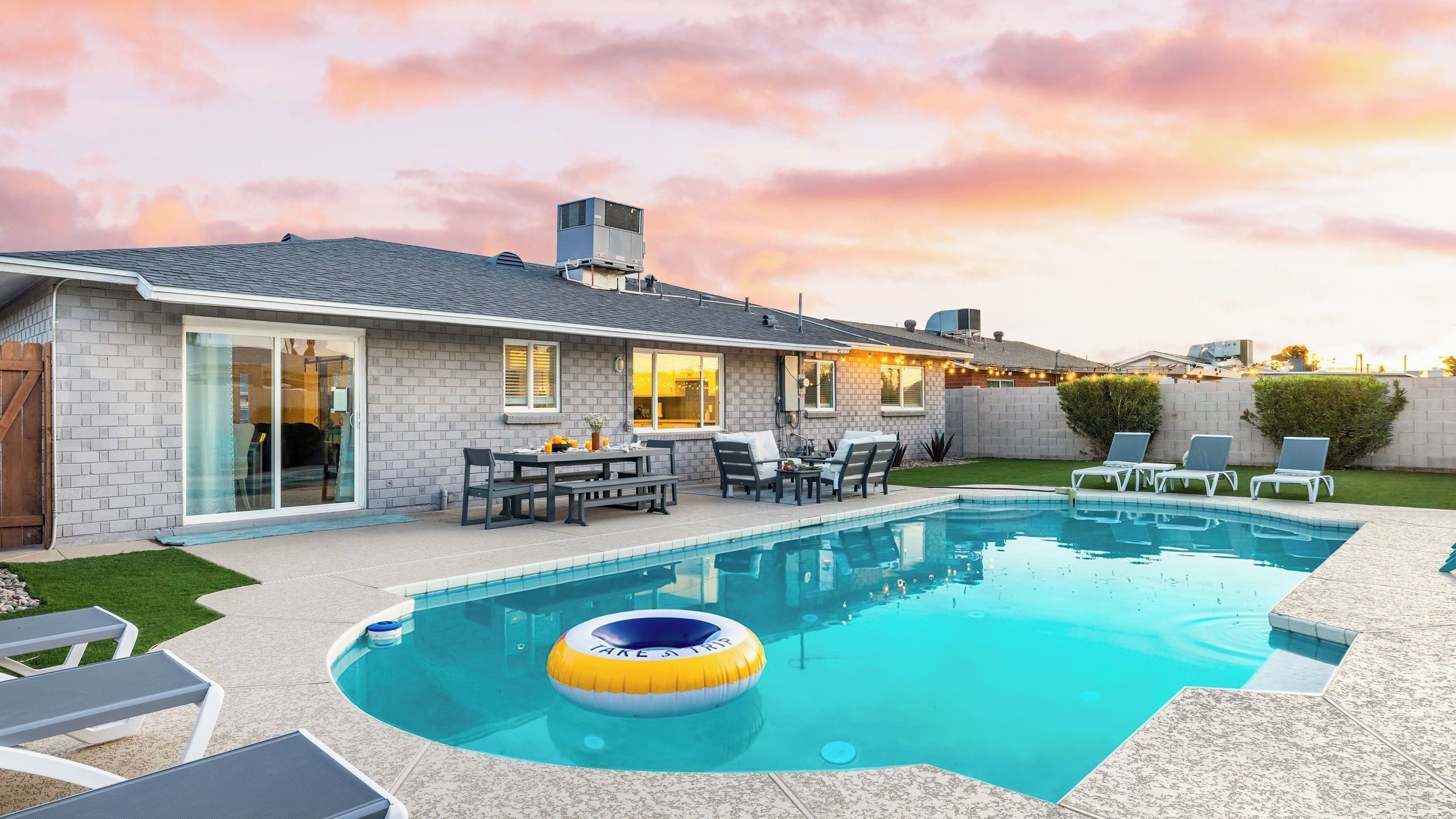 House (4 Bedrooms) | Front of property