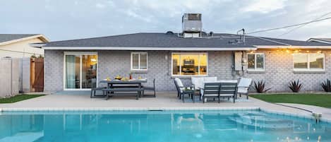 House (4 Bedrooms) | Interior