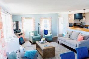 Smart-tv, een open haard en een dvd-speler