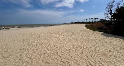 Charming 2-bedroom house with AC, WiFi in Mathews County Virginia