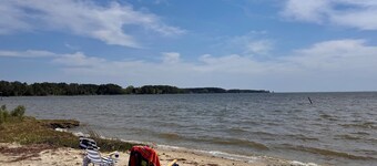 Charming 2-bedroom house with AC, WiFi in Mathews County Virginia