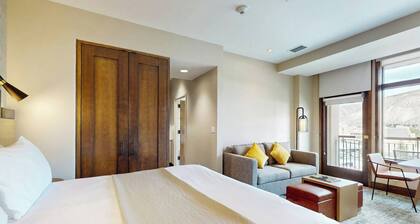 1BR ski-in/out condo at Westin Riverfront with valley views.