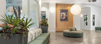 Little Italy Inn - Limited Service Apart Hotel