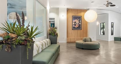 Little Italy Inn - Limited Service Apart Hotel