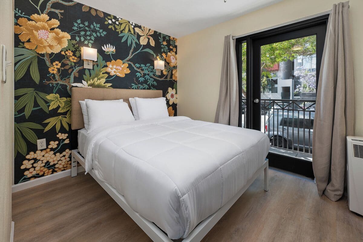 Estudio, 1 cama Queen size (with patio) | Wifi gratis y ropa de cama