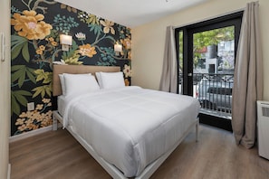 Queen Bed Studio with Patio