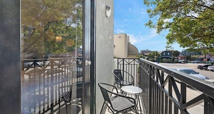 Little Italy Inn - Limited Service Apart Hotel