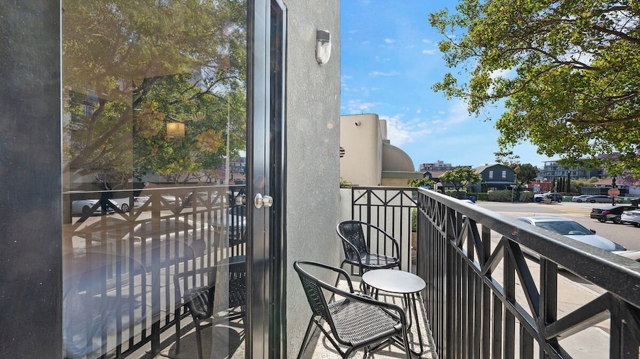 Little Italy Inn - Limited Service Apart Hotel